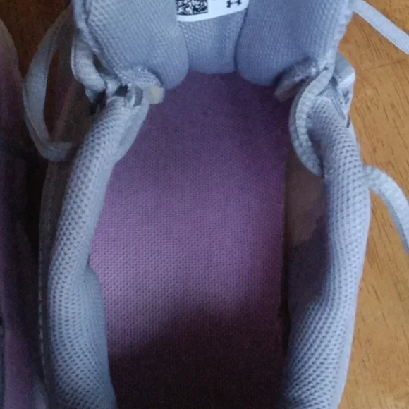 Under Armour Shoes - Picture 7 of 8